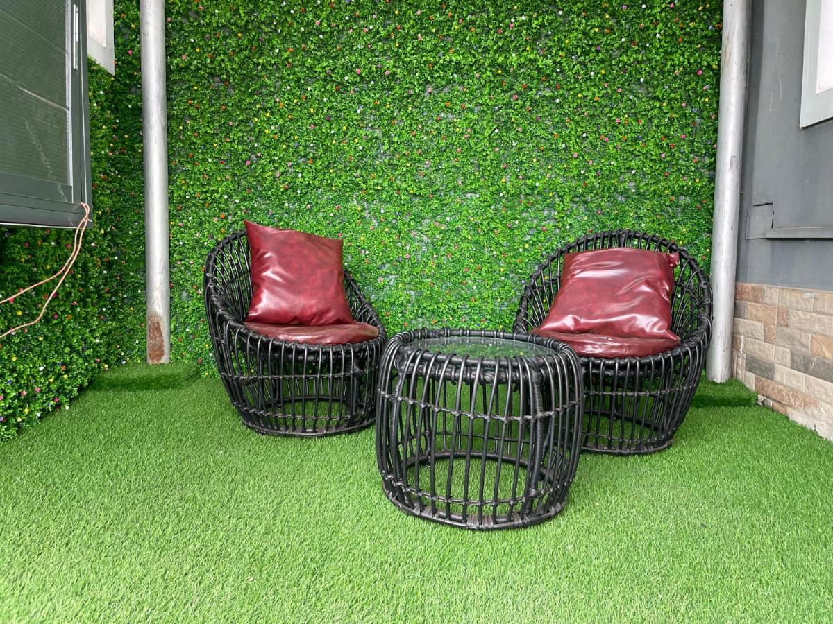 Luxury 4 BR Apt w Parking, Hot tub, Magodo Estate - B&B Magodo II