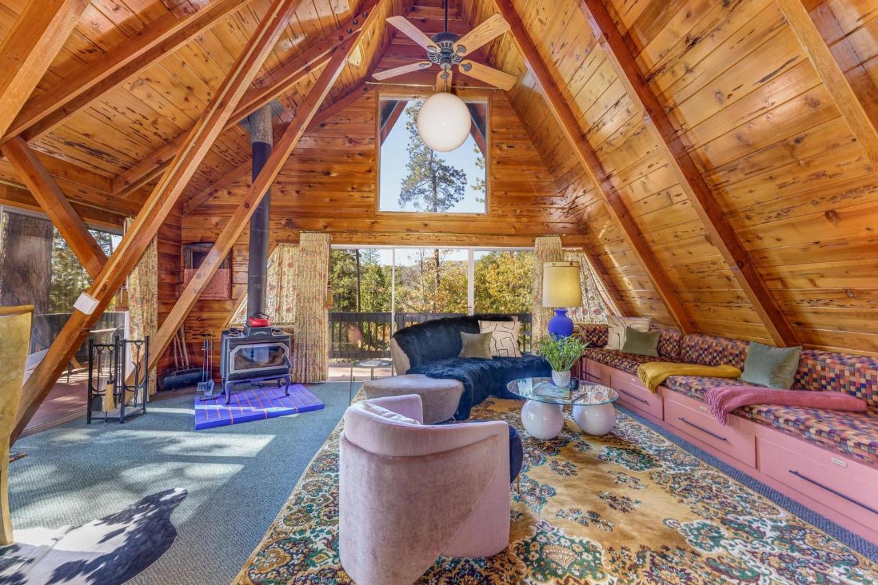 Sugar Pine Haus- A Frame Cabin w/ Hot Tub - B&B Oakhurst