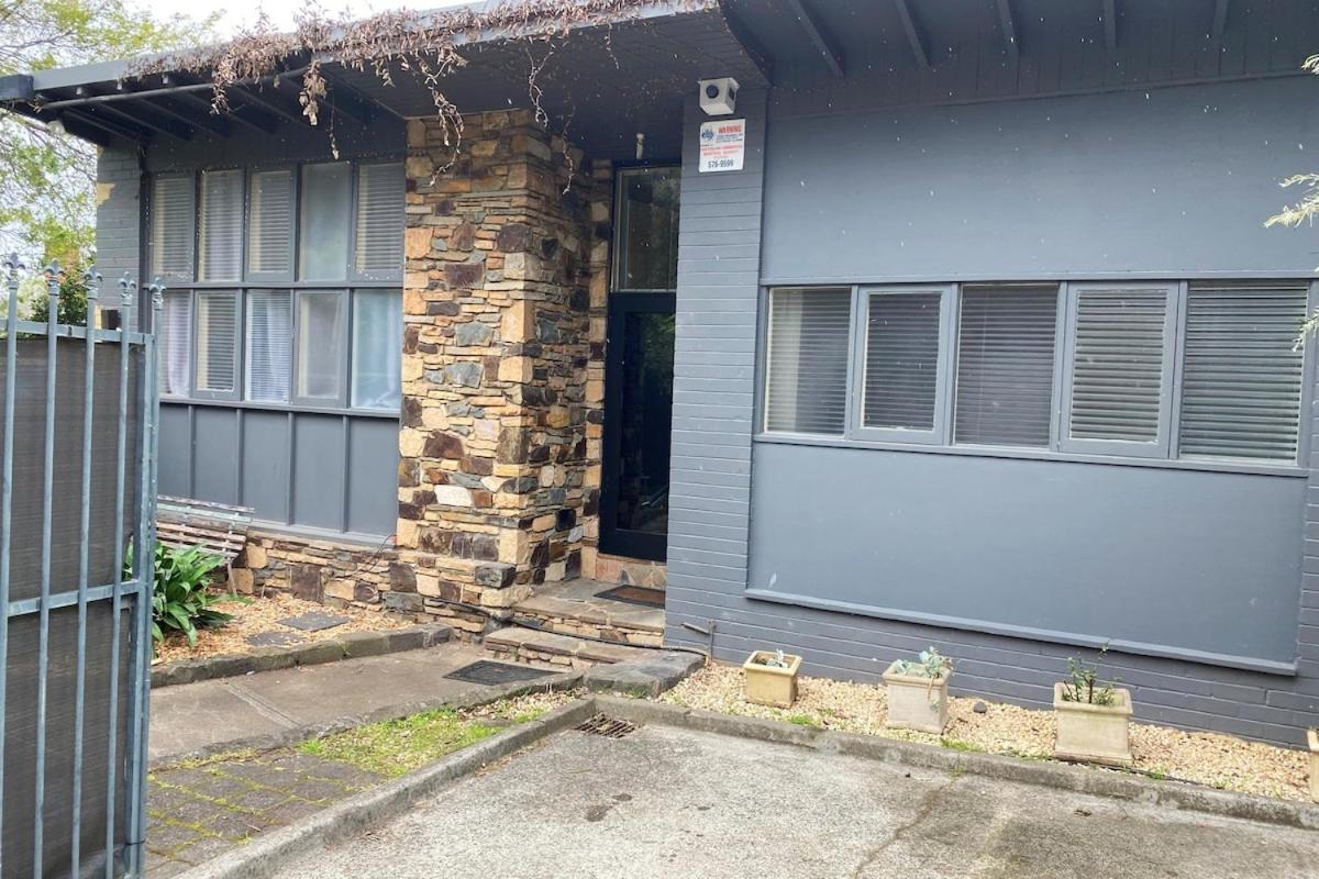 Unique appt 2 Bdrm, Ground level, pets ok - B&B Mont Albert