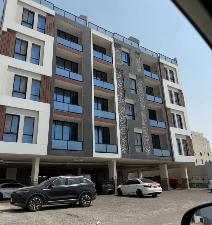 شقة مع بلكونة جانبية ع البحر - B&B