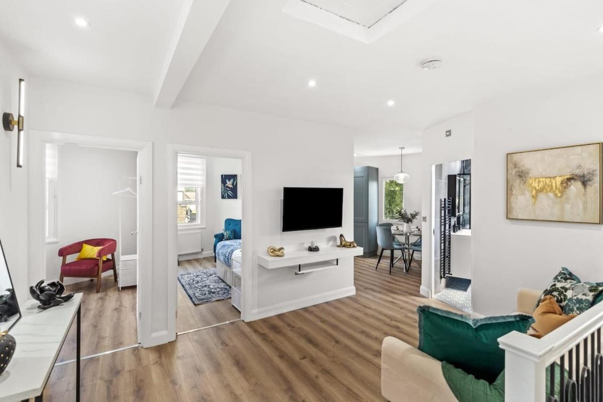 London Stratford 3 bedroom with Large Balcony - B&B London