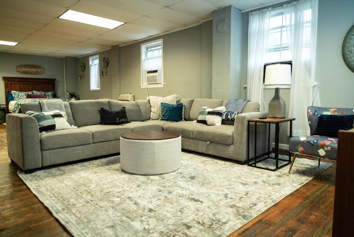 Perfect in Pilot Mtn-Unit 1 Walk to Downtown! - Ferienwohnung Pilot Mountain