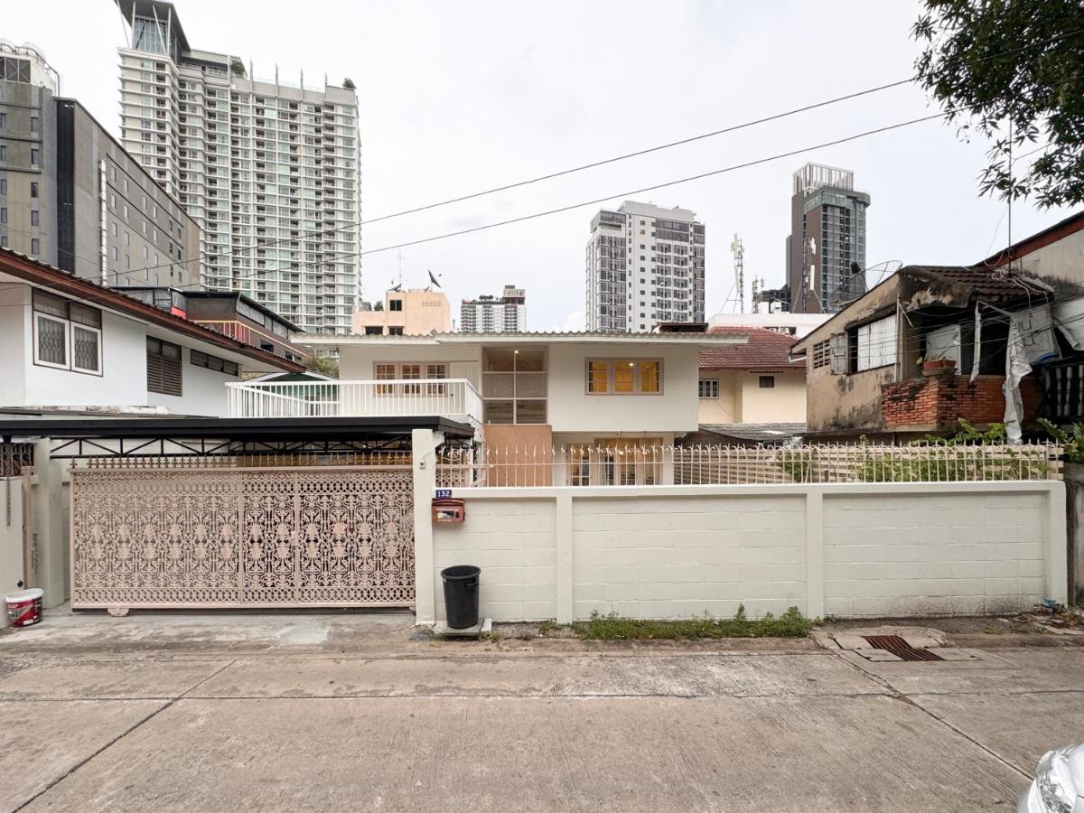 4 Bedroom Rustic Farmhouse Sleep 10 4 Mins walk to MRT - B&B Bangkok