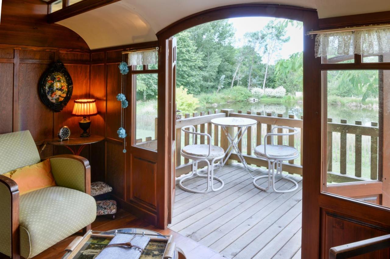 Houten Caravan Met Uitzicht op het Meer