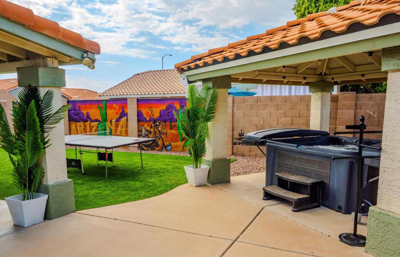 6BR Mesa Oasis Pool Mini Golf Fall Escape - Bed and Breakfast Mesa