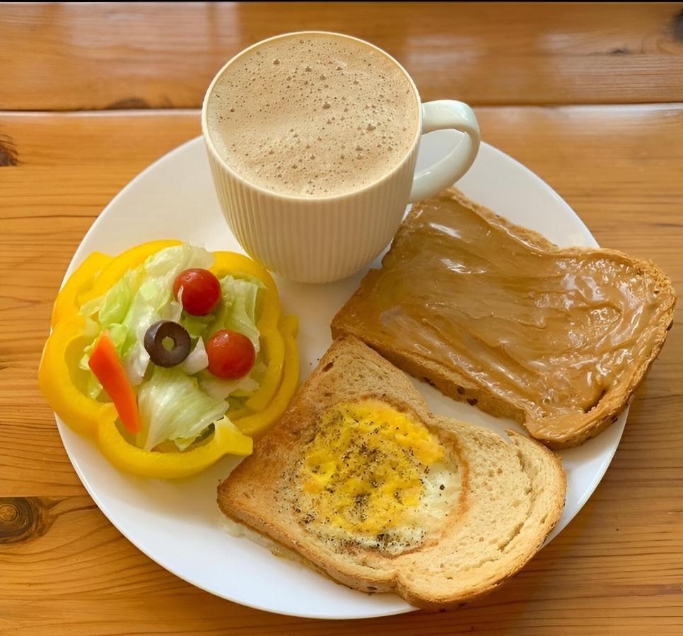 Comfort Suites Karachi - Bed and Breakfast Karachi