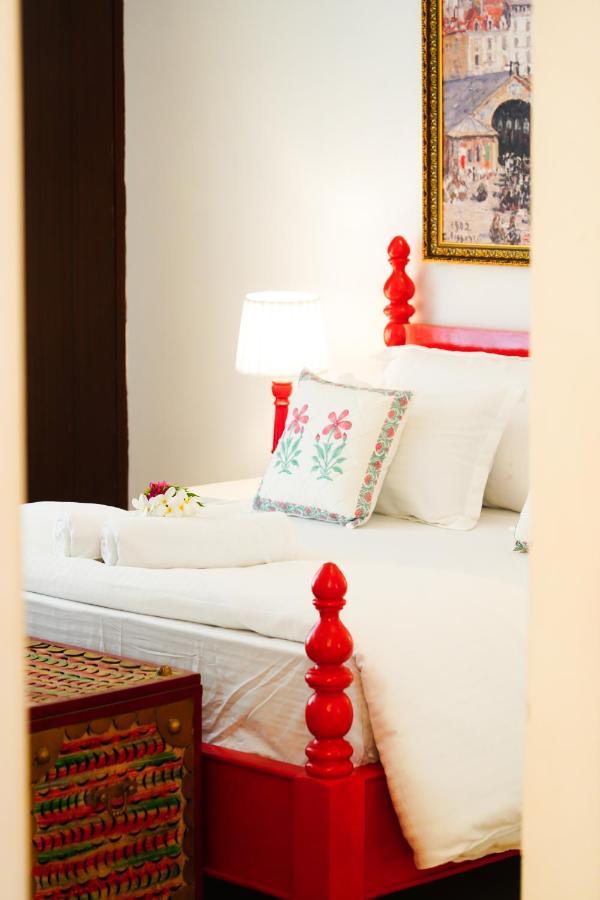 Met Luxe Galleria - B&B Jaipur