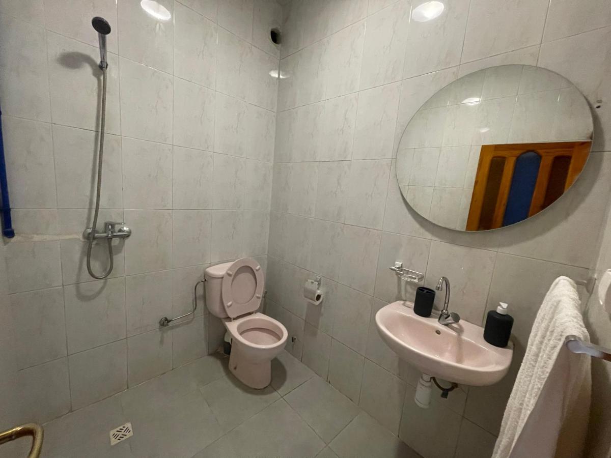 Einzelbett im Schlafsaal