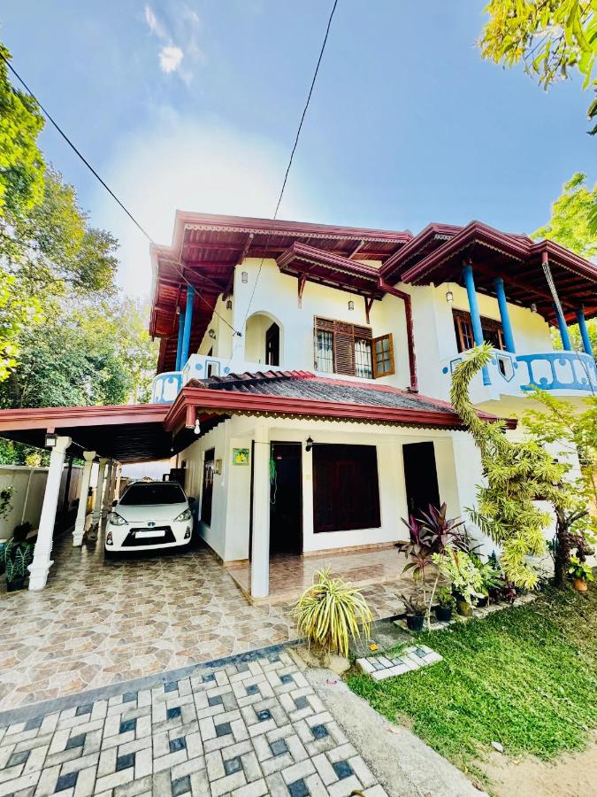 Tharu Holiday Home - Chambres d’hôtes Tangalle