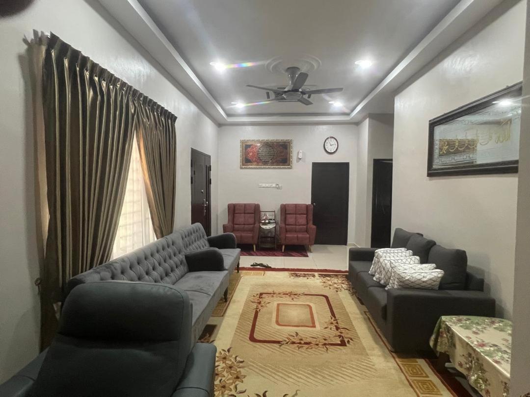 Homestay Haji Abdullah - B&B Batu Pahat