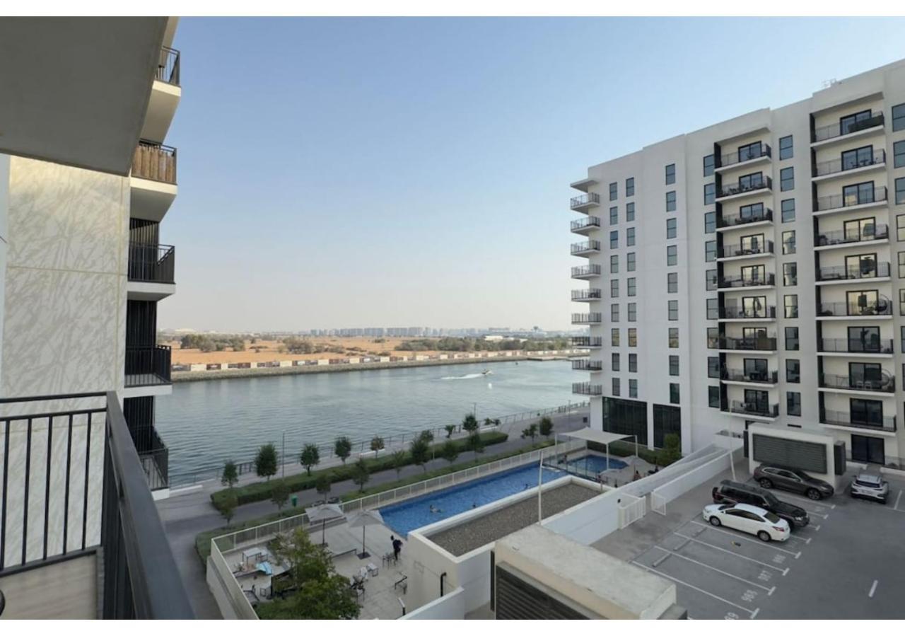Yas Vista 2BR - Spacious Apartment with Pool & Balcony Near Yas Mall & Marina - B&B Abu Dhabi