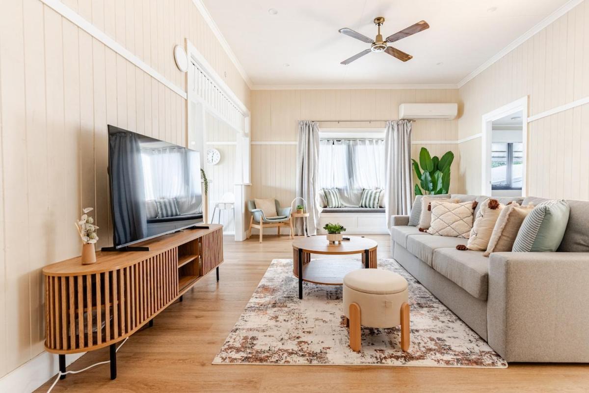 A5Q Abnb-Style 3BR House with Balcony & 2 Free Parking Nr Portside Wharf - B&B Brisbane