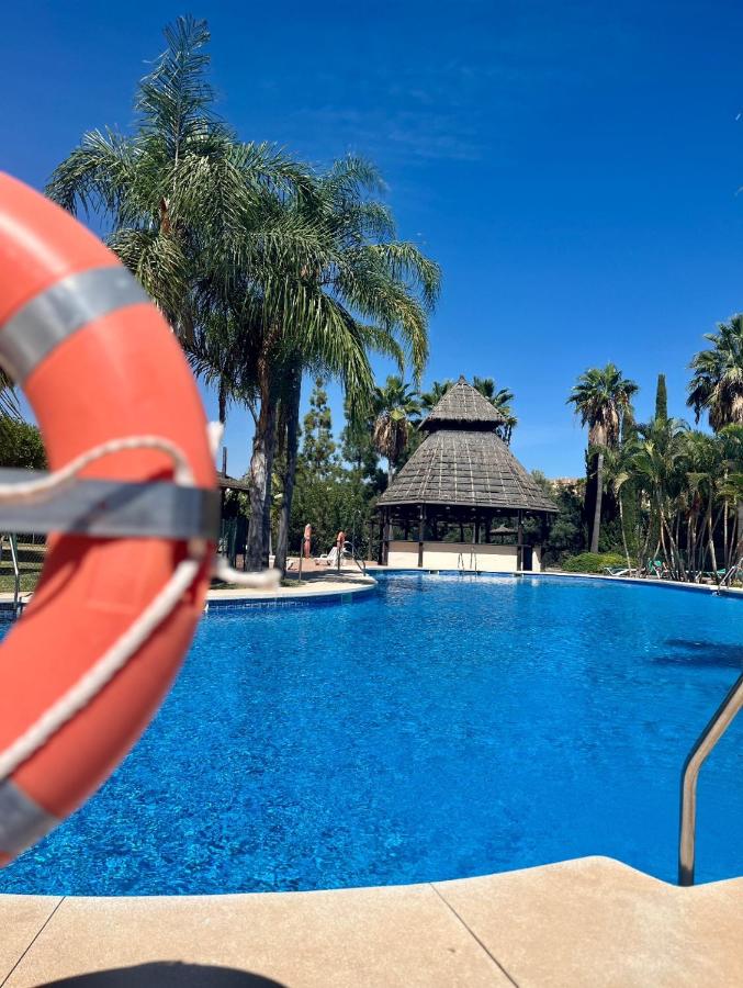 Estepona Penthouse Resort with Private Solárium - Pool & Free Parking - B&B Estepona