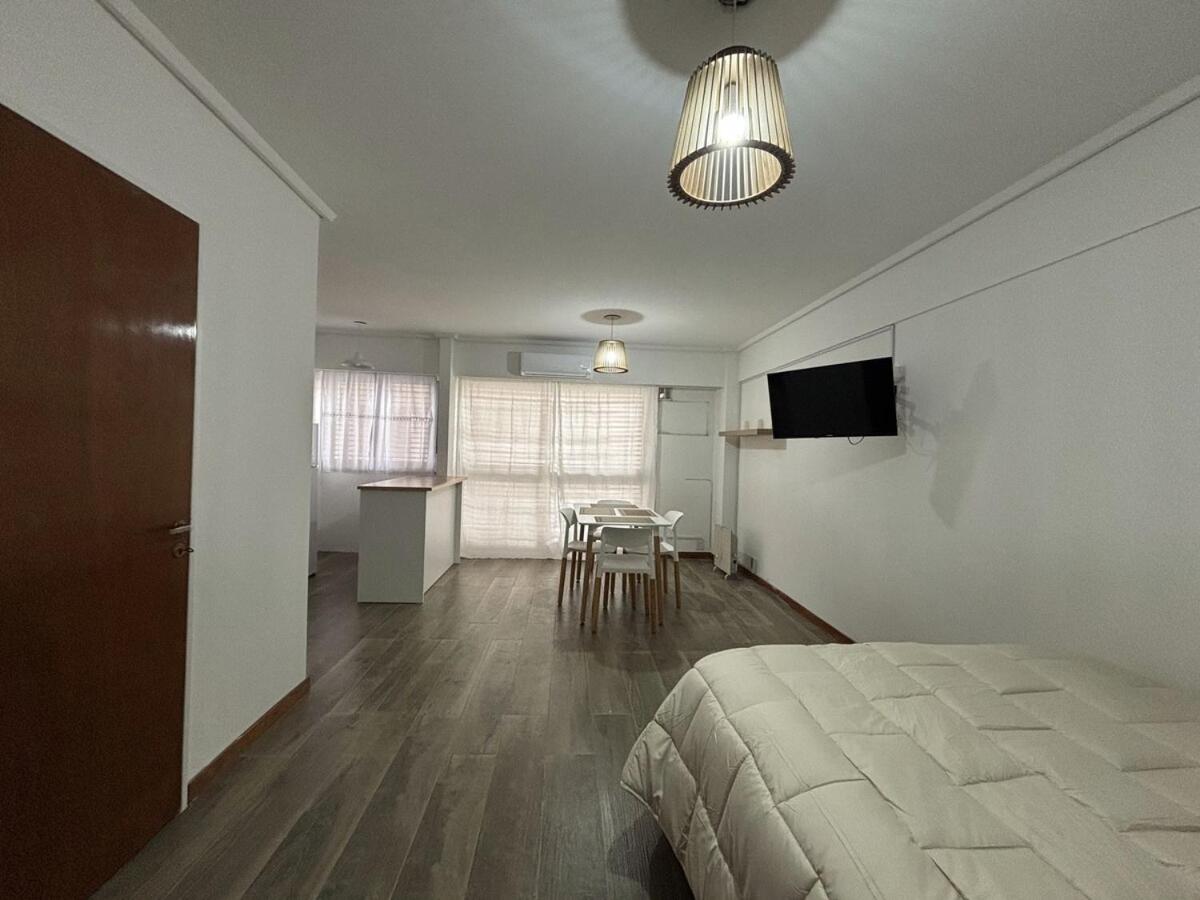 Tokio, urbano y confortable - B&B La Plata