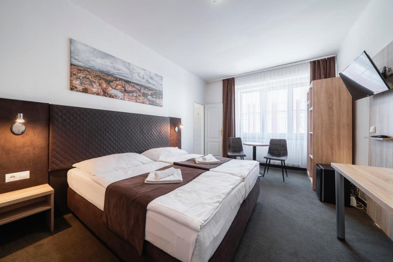 Doppel- oder Zweibettzimmer