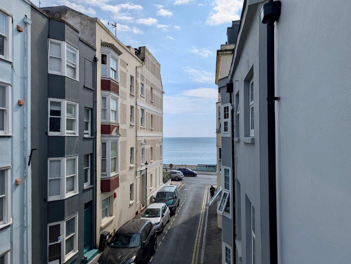 Charming House With Balcony Near Brighton Beach - Chambres d’hôtes Brighton