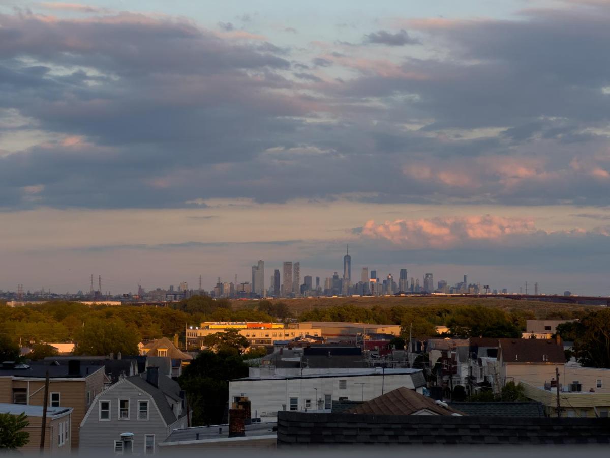 Elegant NYC View Stay Park Free 6 beds Sleep 8 - Chambres d’hôtes Kearny