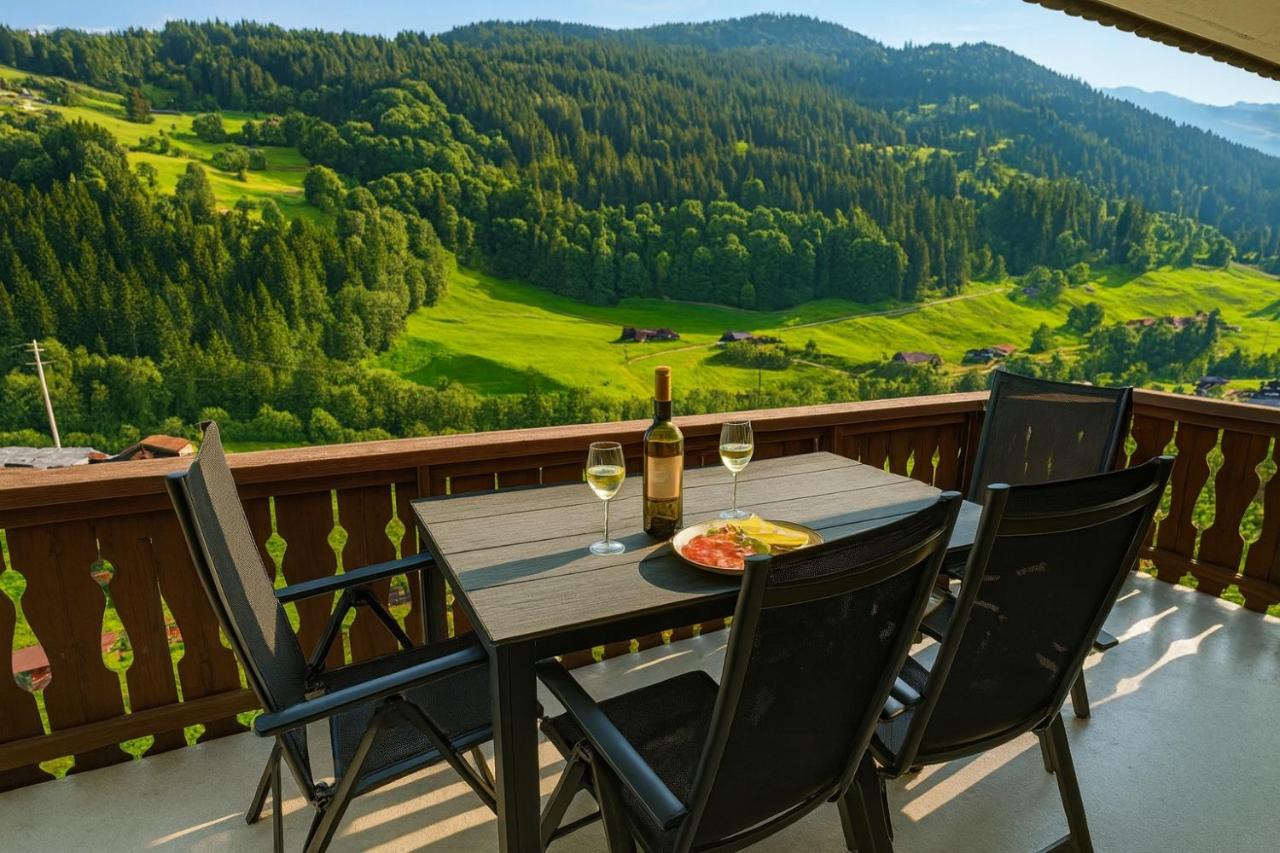 Apartment with Balcony & Mountain View - B&B Küblis