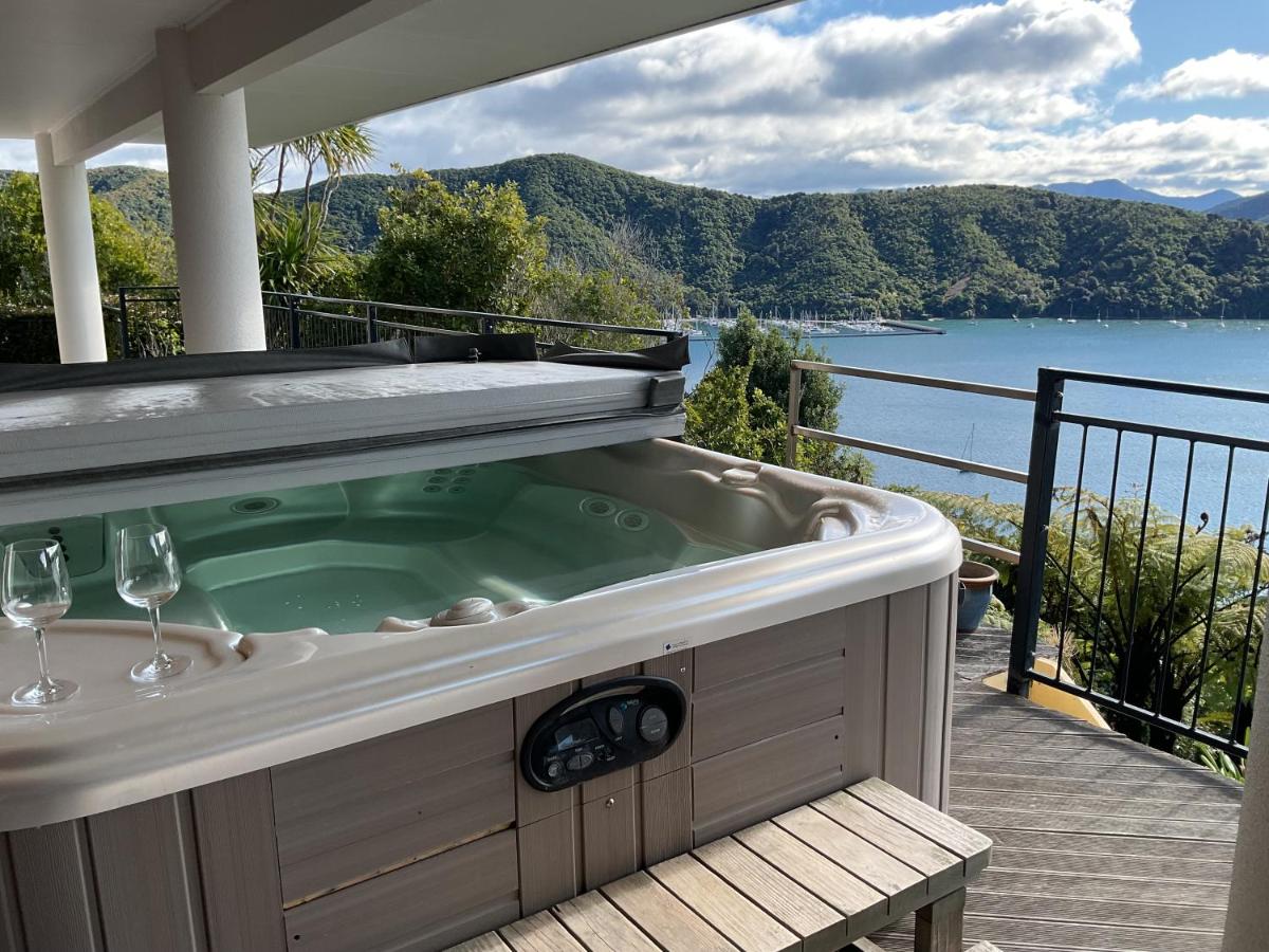 Allports Sea view Apartment with Spa pool - B&B Waikawa