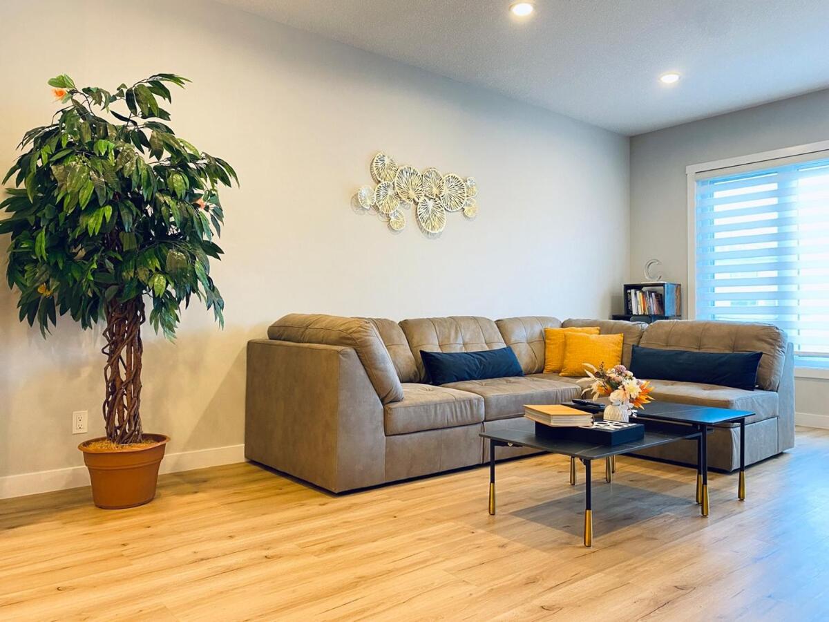 The Downtown Oasis - A Spacious Family Friendly 3 Bedroom House Close to Everything - Chambres d'hôtes Edmonton