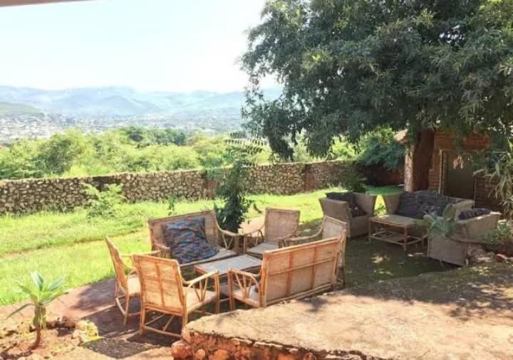 Deans hills view camp site lodge - B&B Chipata