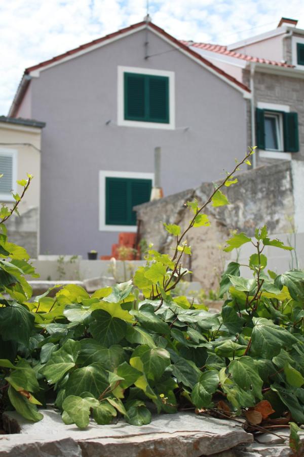 Apartman Kristina, studio i soba - Bed and Breakfast Primošten