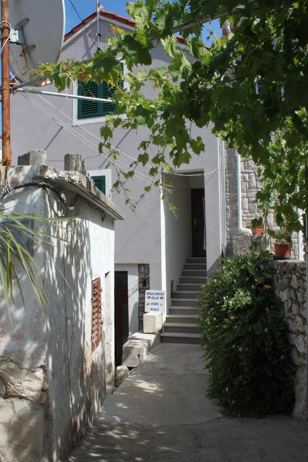 Apartman Kristina, studio i soba - Bed and Breakfast Primošten
