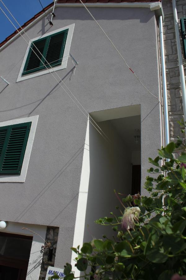 Apartman Kristina, studio i soba - Bed and Breakfast Primošten