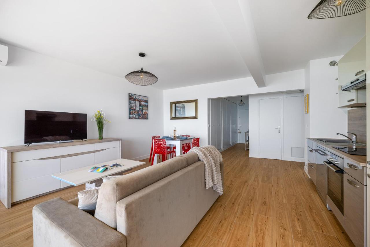 Le Berkeley, Appartement rénové 1 chambre, front de mer, parking, AC - B&B Mentone