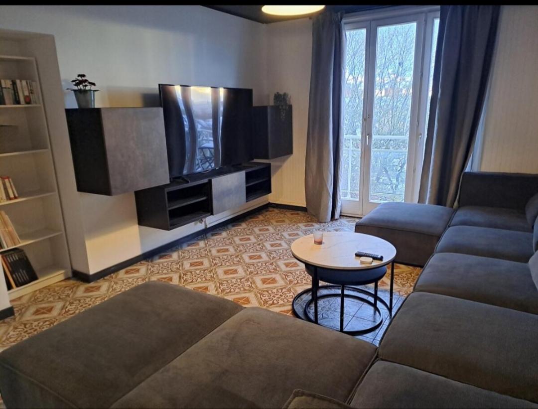 Appartement T4 Dijon proche Tram et bus 4ème étage - B&B Dijon