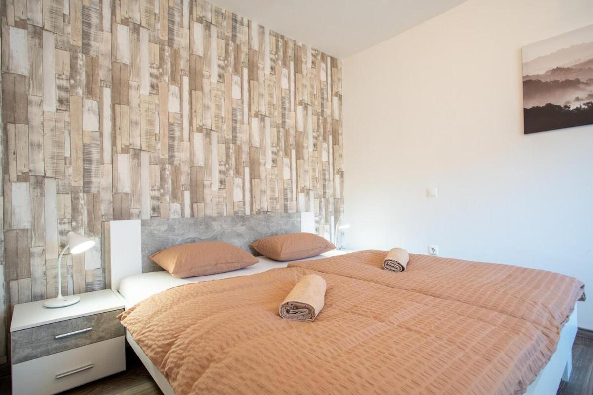 Avanti Apartman - Avanti Garden - B&B Balatonboglár