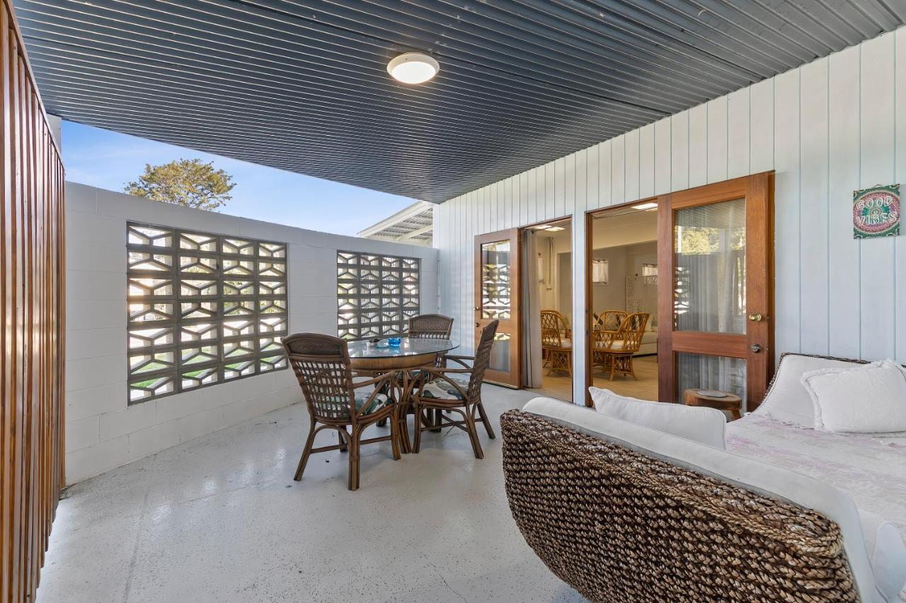 Funky Lil Shack - by the jetty - B&B Bongaree