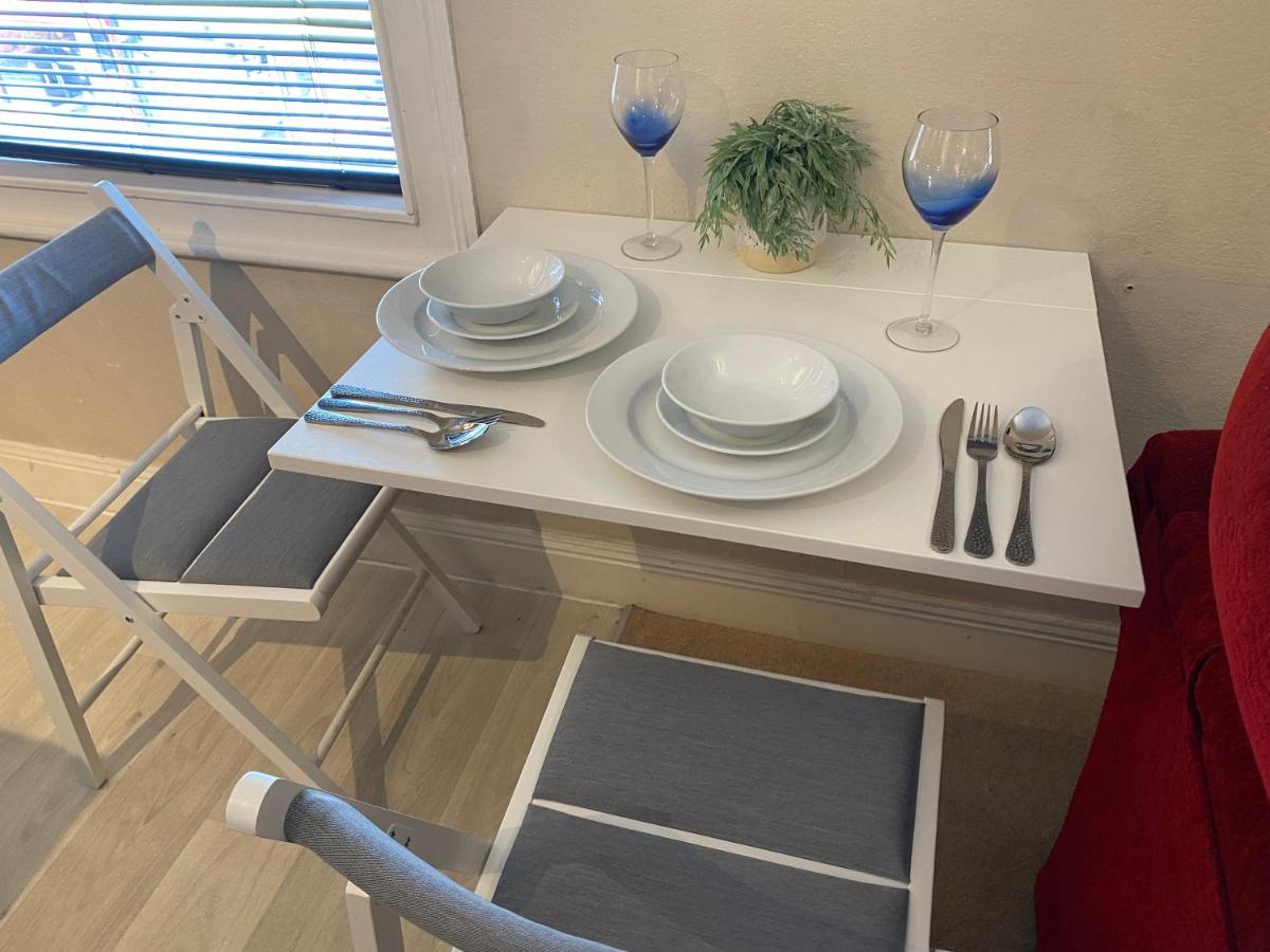 2 Bed Apartment Sleeps 6 Free Van Parking Walk To Weatherspoons - Ferienwohnung Bedford