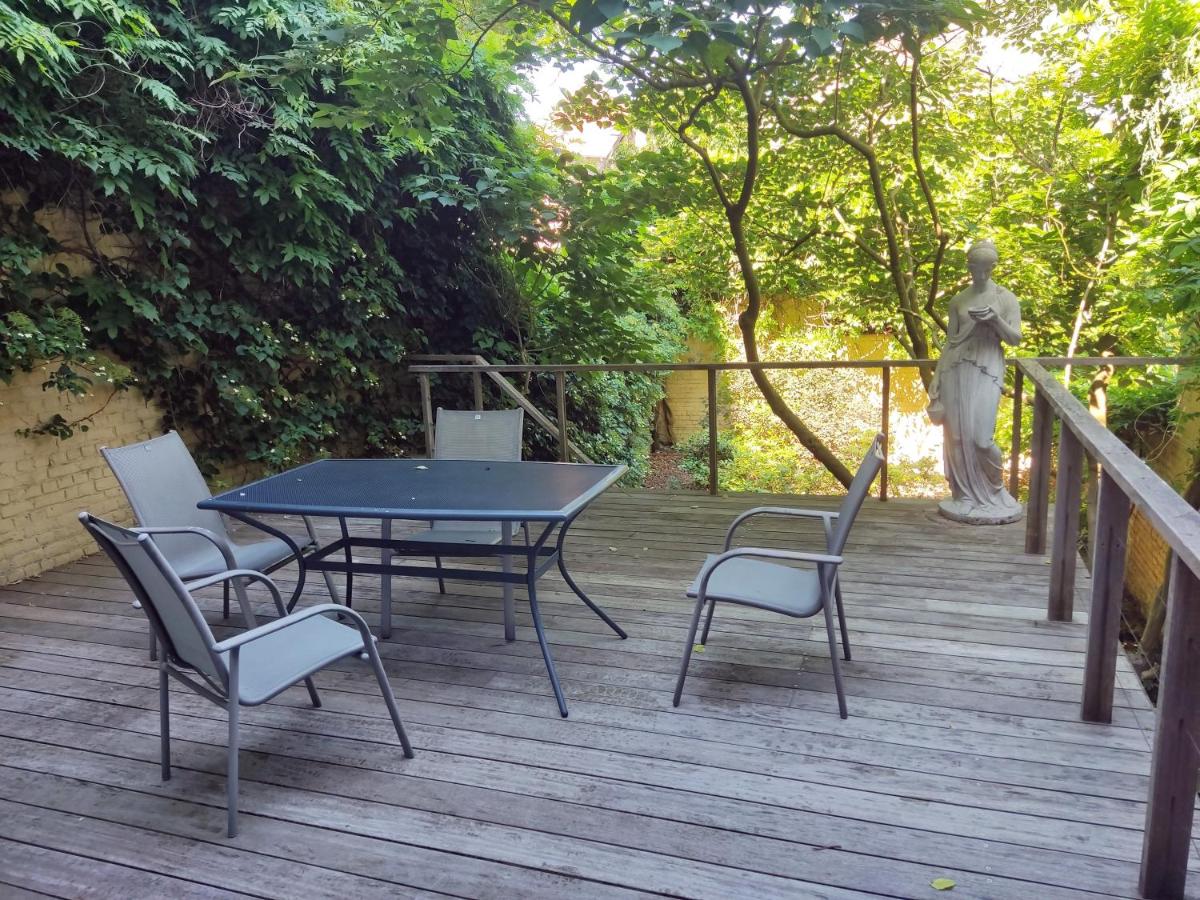 Bright 1BR with terrace near Montgomery - Bed and Breakfast Brussel