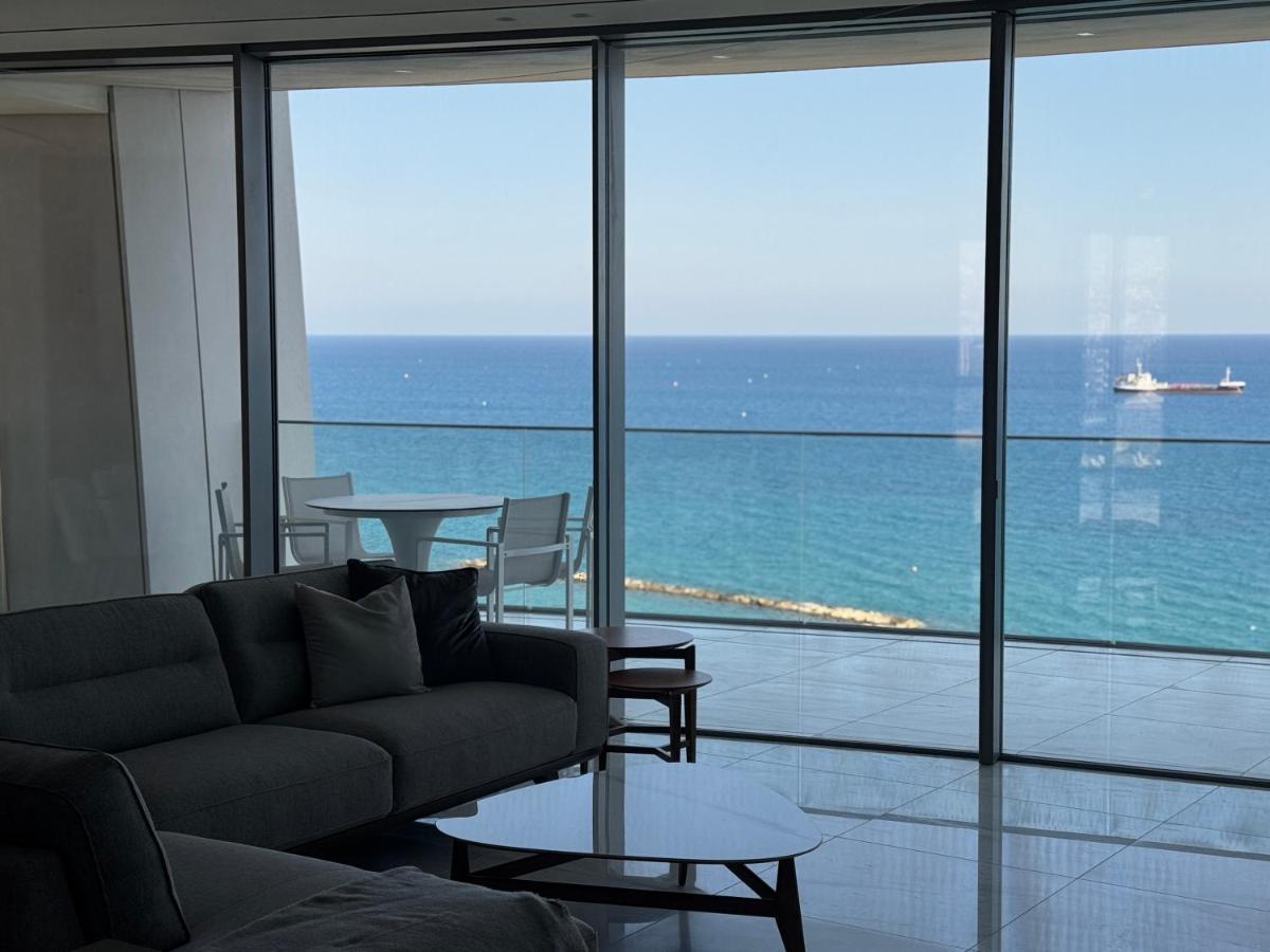 Oceanfront 3BR in The One Tower, Limassol - Chambres d’hôtes Limassol