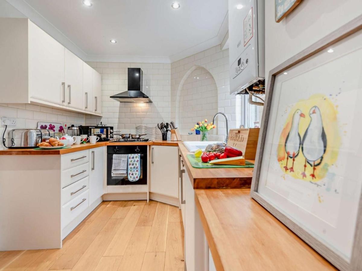 Clareston Cove - a lovely 3 bed cottage with sauna in Tenby town centre - B&B Tenby
