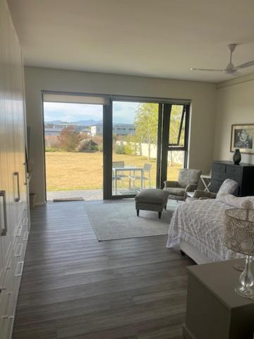 Deluxe Double or Twin Room with Mountain View