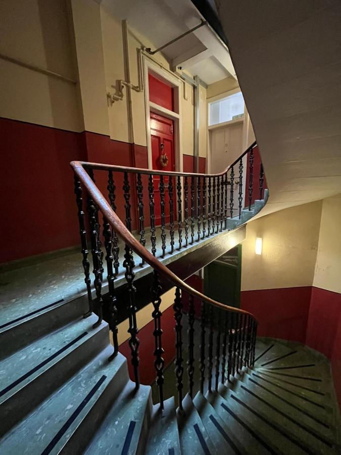 Bright 2 bedroom apartment near the meadows - Chambres d'hôtes Édimbourg