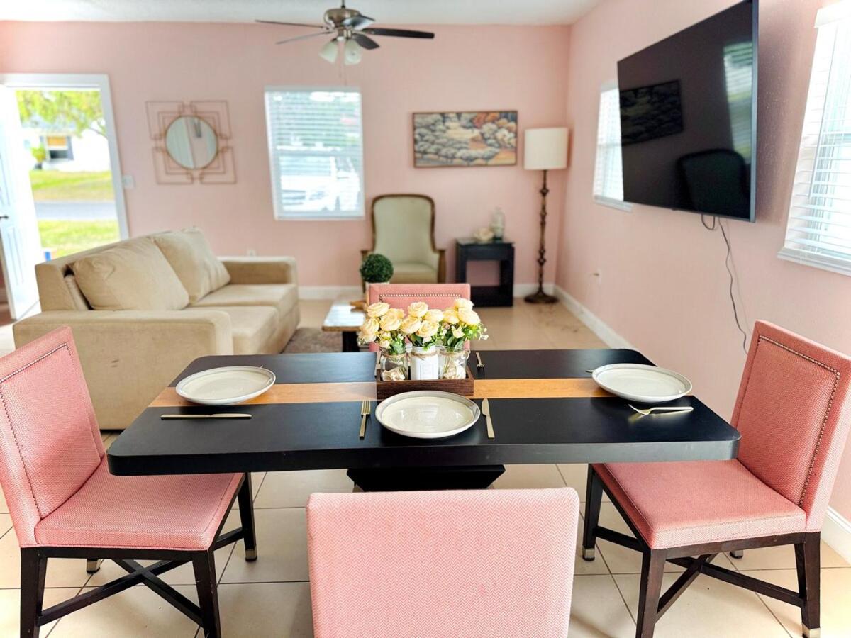 Poolside Suite APT 15 min from ThemeParks & MCO - B&B Kissimmee