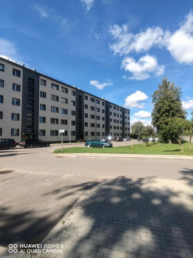 Next door airport apartment - B&B Karmelava