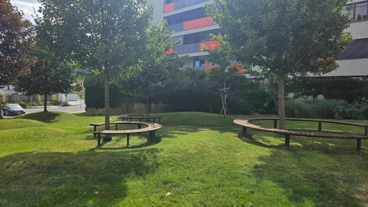 Apartmán Malokrasňanská - B&B Bratislava