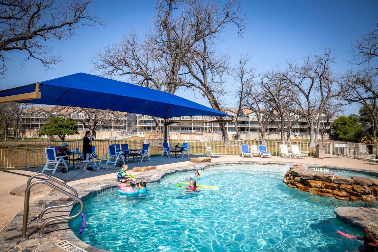 Shared Heated Pool Balcony BBQ Near Downtown - Ferienwohnung New Braunfels
