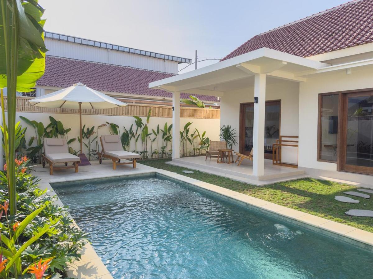 Villa Alamanda 2 with 2 bedrooms and pool - B&B Katilampak
