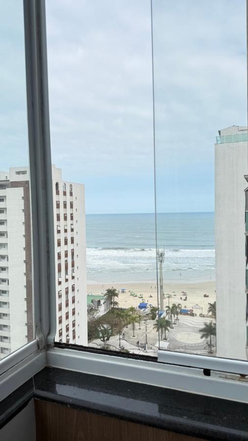 Apartamento Guarujá, com sacada vista mar! Pé na areia, Lindo! - B&B Guarujá