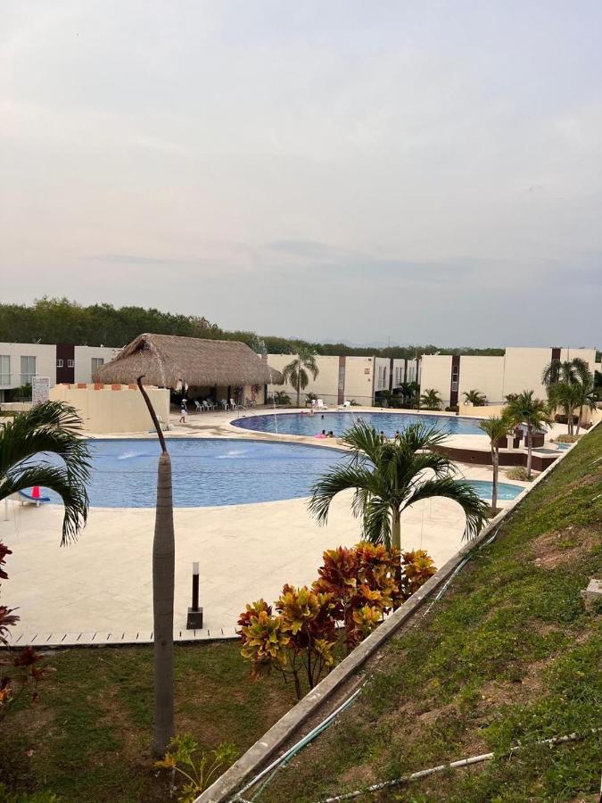 Disfruta y descansa en esta casa con Aire acondicionado - B&B Ricaurte