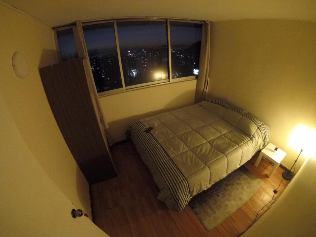 Habitación privada con cama matrimonial en departamento compartido - Providencia - B&B Santiago de Chile