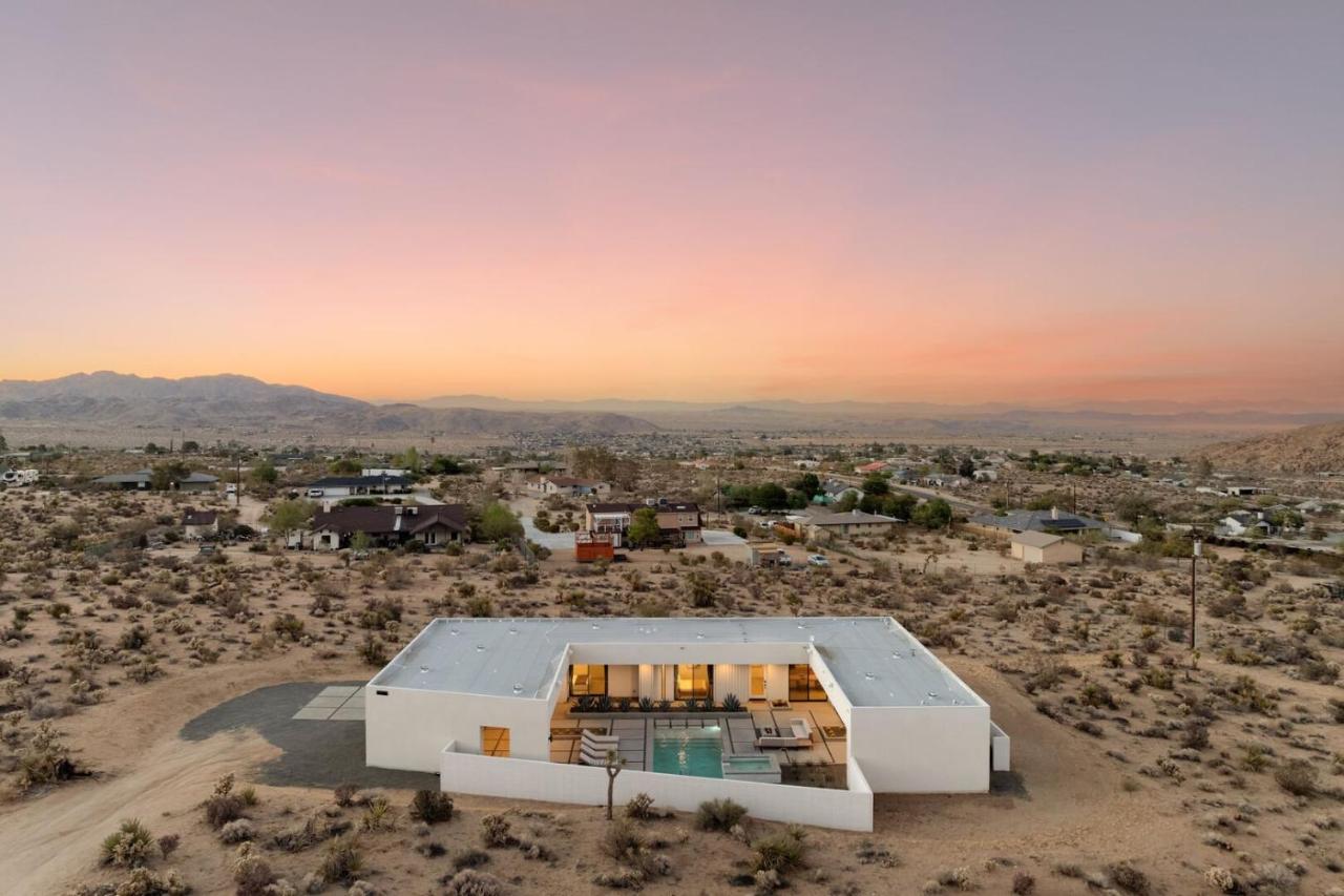Desert Dawn by Fieldtrip Iconic Design w Pool and Spa - B&B Joshua Tree