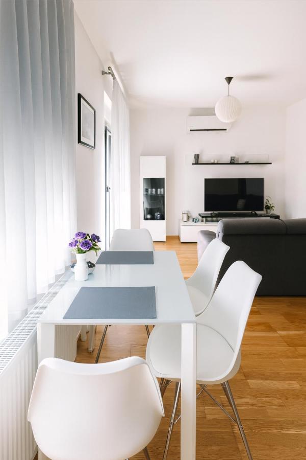 Lucky Place Apartment - Žumberačka with Free Private Parking - B&B Zagreb