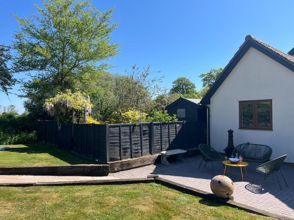 Cottage nestled in the heart of a stunning Suffolk Village - Chambres d'hôtes Chediston