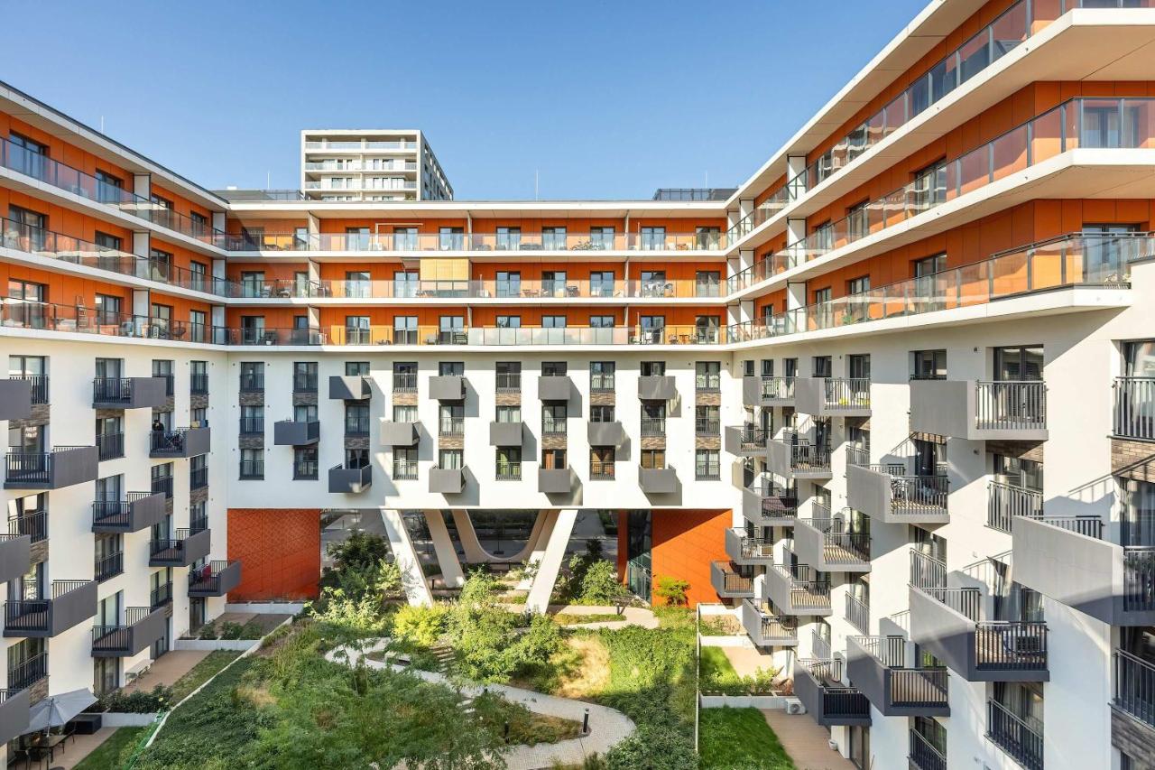 Modern Studio with Parking and Air Conditioning in the City Center of Wroclaw by Noclegi Renters - Chambres d'hôtes Wrocław